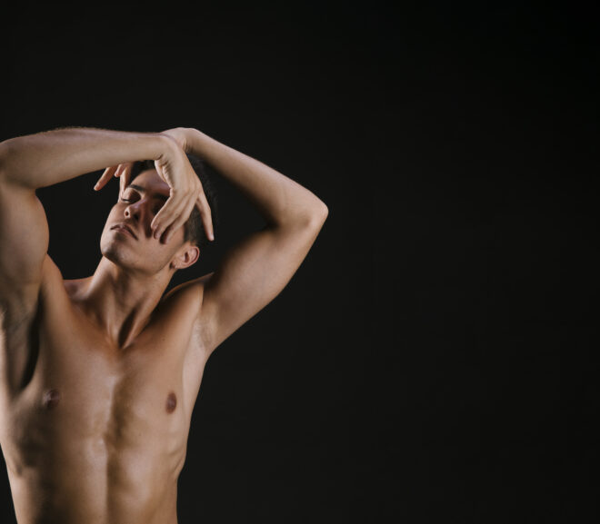 Nudo maschile in fotografia: una forma d’arte che rompe le convenzioni